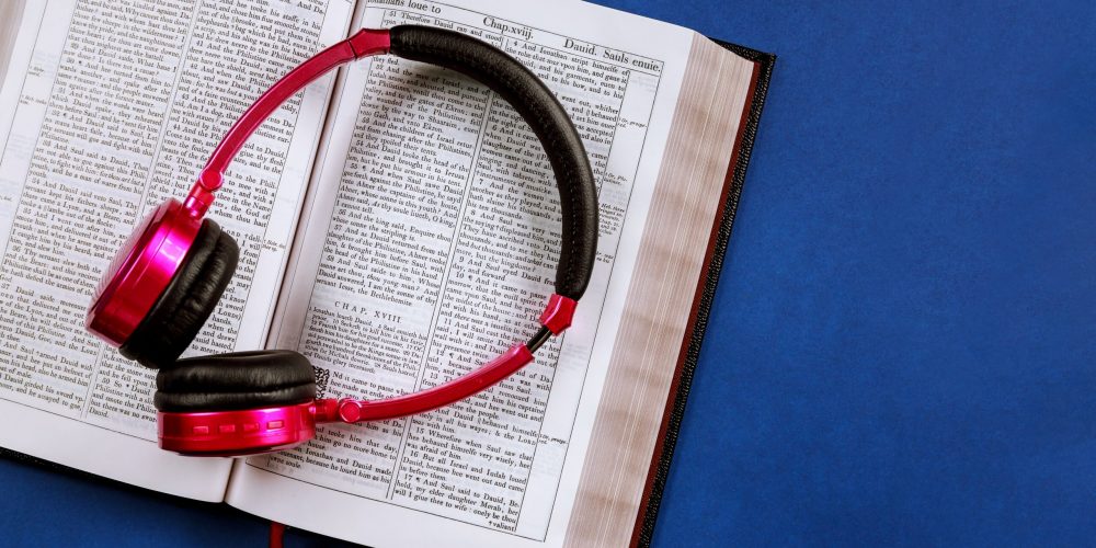 Може ли да научите чужд език от аудио книги